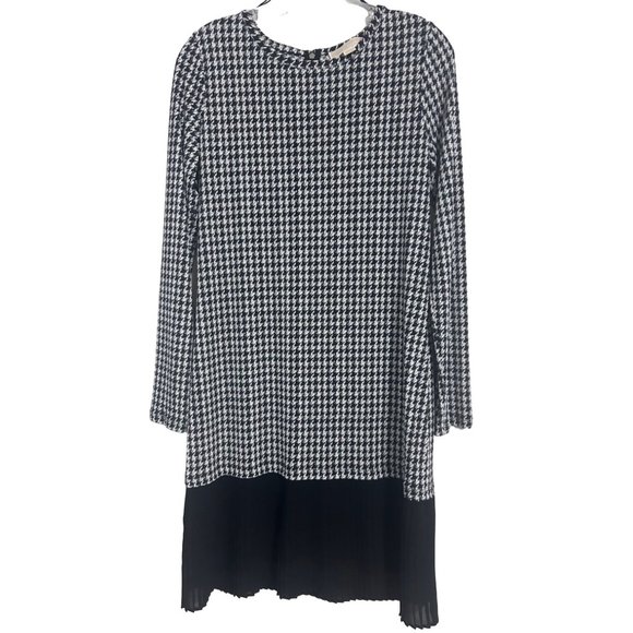 MICHAEL Michael Kors Dresses & Skirts - Michael Michael Kors Black Houndstooth midi dress Small non wrinkle career 3A